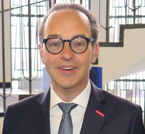 Dr. Florian Hartmann